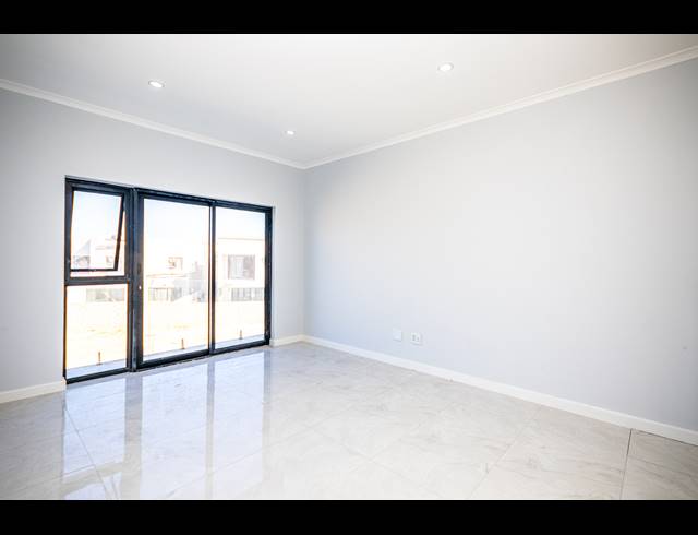 4 BEDROOM FREEHOLD FOR SALE IN SANDOWN